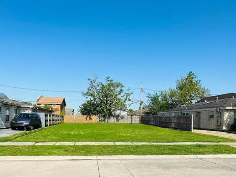 3624 Shangri La Dr, Chalmette, LA 70043
