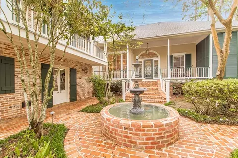427 Magnolia Ln, Mandeville, LA 70471