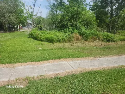 W 5th Street, Laplace, LA 70068