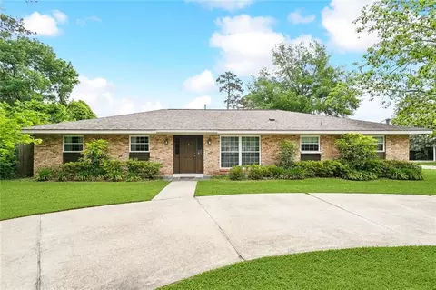 225 Sandra Lee Dr, Mandeville, LA 70448 photo 1