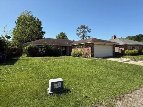 105 Knights Dr, Slidell, LA 70458 photo 1