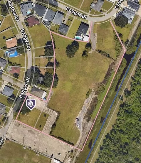 815 Badger Dr, Arabi, LA 70032