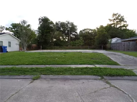 1449 Lauradale Dr, New Orleans, LA 70114
