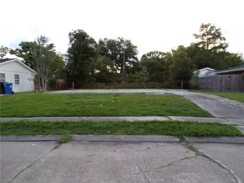 1449 Lauradale Dr, New Orleans, LA 70114