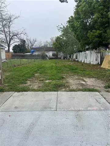 9207 Apple St, New Orleans, LA 70118