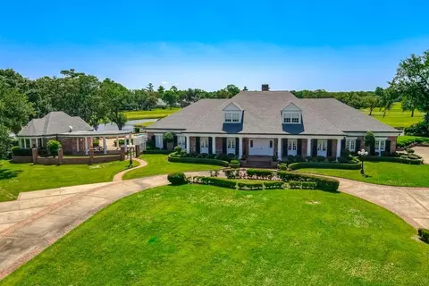 10 Villere Pl, Destrehan, LA 70047