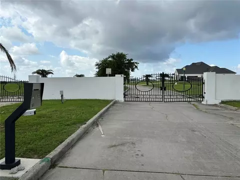 4016 Marina Villa E Dr, Slidell, LA 70461