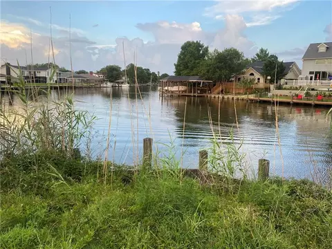 Undisclosed, Slidell, LA 70458
