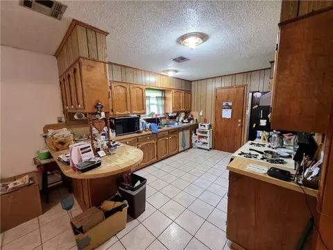 Kitchen - 46282 Morris Rd, Hammond, LA 70401 photo 1 of 1