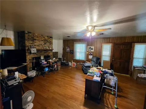 Living - 46282 Morris Rd, Hammond, LA 70401 photo 2 of 3