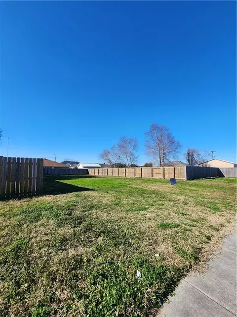 3220 Charles Ct, Chalmette, LA 70043