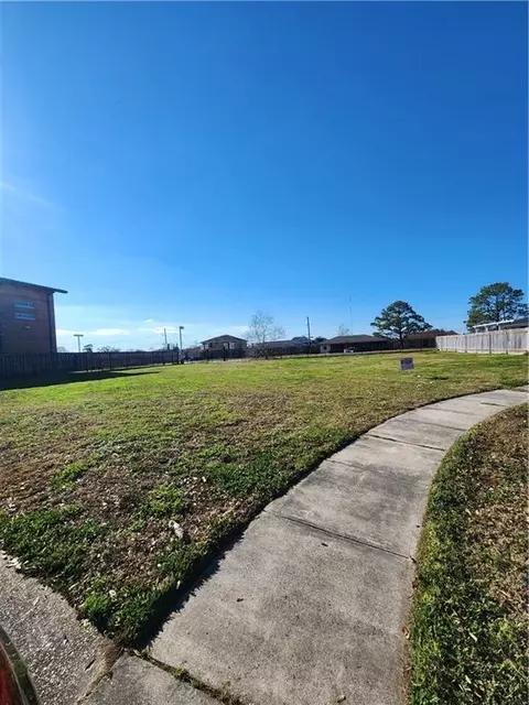 3312 Charles Ct, Chalmette, LA 70043