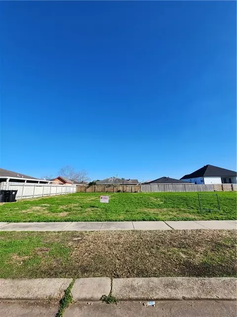 3501 Decomine St, Chalmette, LA 70043