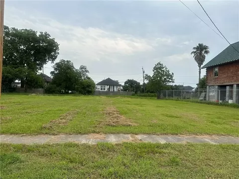 1705 Center St, Arabi, LA 70032
