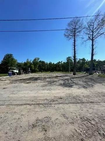 133 Lake View Dr, Laplace, LA 70068