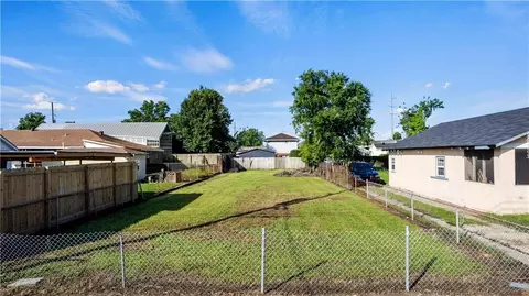 9318 Pritchard Pl, New Orleans, LA 70118