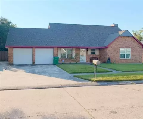 2141 Champion Dr, Laplace, LA 70068