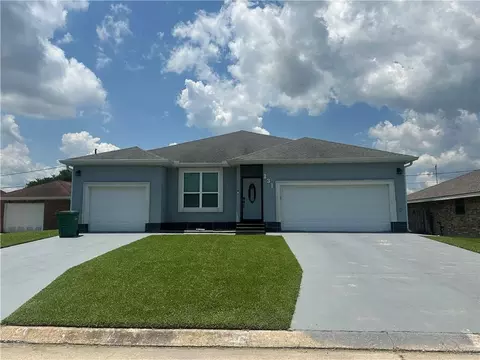131 Belle Grove Dr, Laplace, LA 70068
