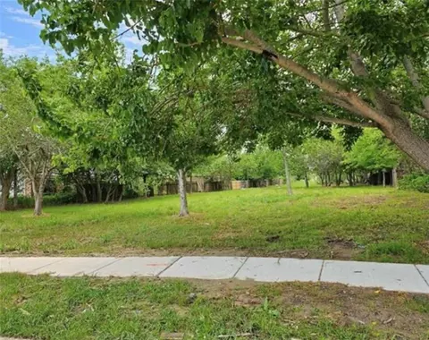6850 E Coronet Ct, New Orleans, LA 70126