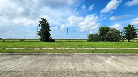 8417 Hermitage Dr, Chalmette, LA 70043 photo 1