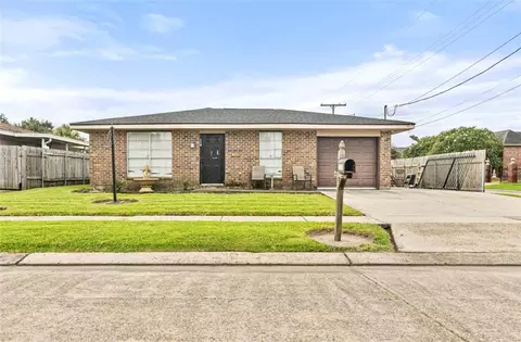 2800 Cardinal Dr, Marrero, LA 70072