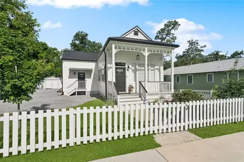702 Pine St, Madisonville, LA 70447