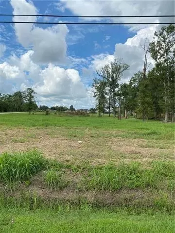 115 Plantation Rd, Destrehan, LA 70047