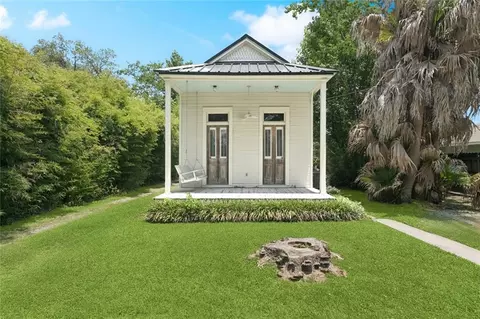 2027 Monroe St, Mandeville, LA 70448 photo 1