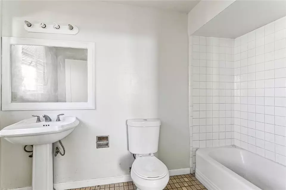Bath - 2031 33 Arts St, New Orleans, LA 70117 photo 1 of 1