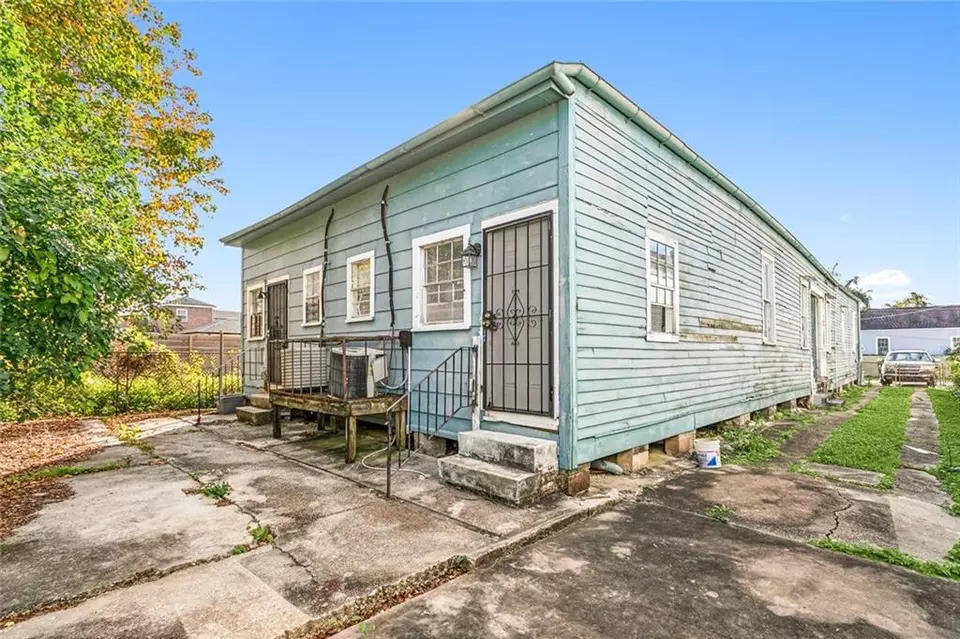 Exterior - 2031 33 Arts St, New Orleans, LA 70117 photo 2 of 3