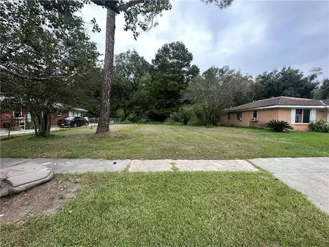 1721 Heights Dr, Saint Bernard, LA 70085