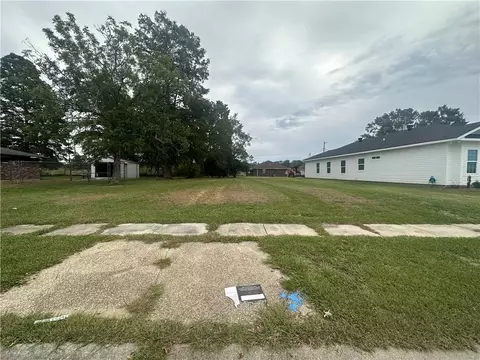 1949 Sugar Mill Dr, Saint Bernard, LA 70085