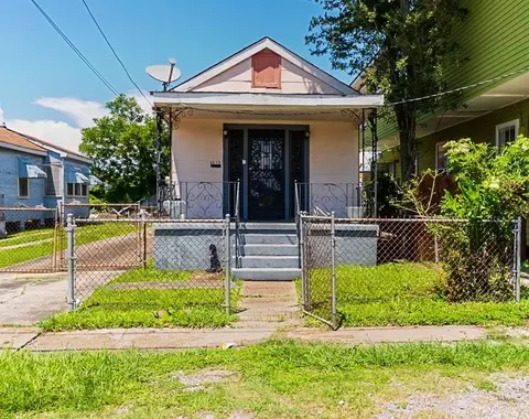 8819 Fig St, New Orleans, LA 70118