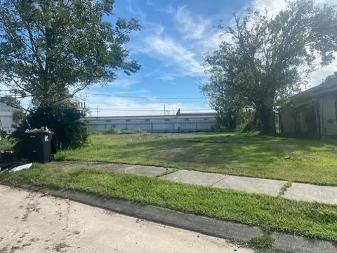 2009 Brigade Dr, Chalmette, LA 70043