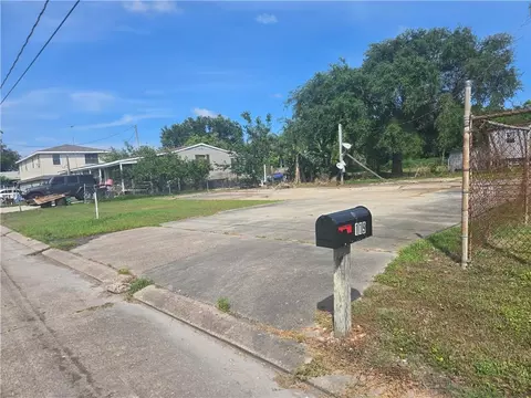 119 E Collins Dr, Buras, LA 70041