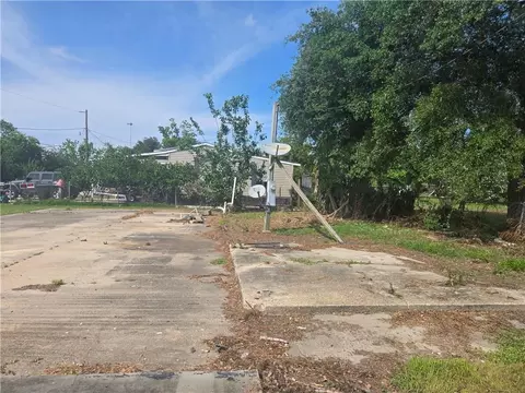 119 E Collins Dr, Buras, LA 70041 photo 2