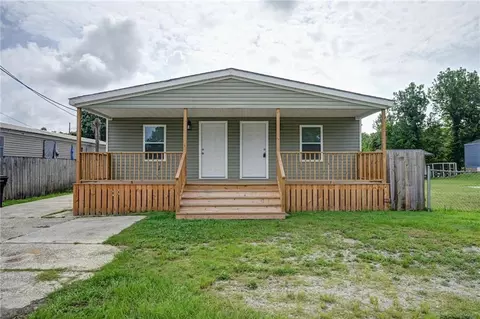 1609 Robert Dr, Saint Bernard, LA 70085