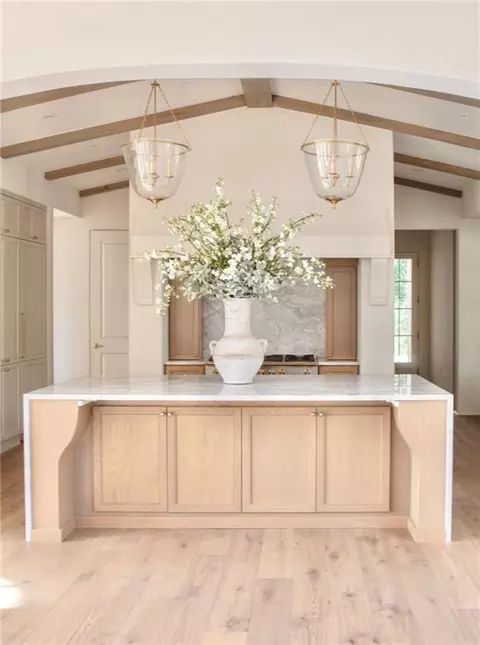 Kitchen - 10 Thunderbird Dr, Covington, LA 70433 photo 6 of 11