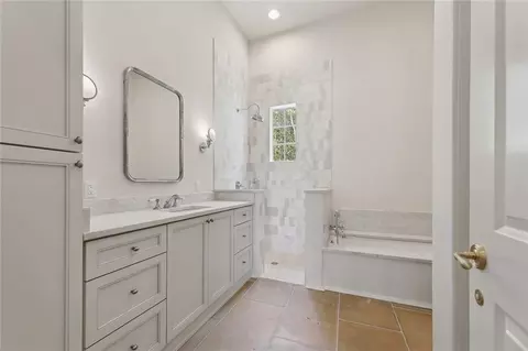 Bath - 10 Thunderbird Dr, Covington, LA 70433 photo 2 of 5