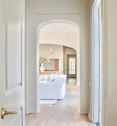 Entry Way - 10 Thunderbird Dr, Covington, LA 70433 photo 4 of 5