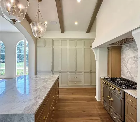 Kitchen - 10 Thunderbird Dr, Covington, LA 70433 photo 8 of 11