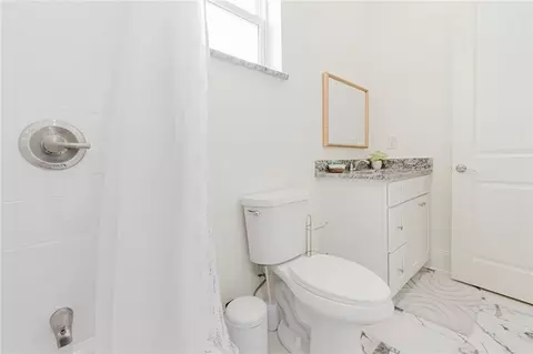 Bath - 8532 Regiment Dr, Chalmette, LA 70043 photo 2 of 4