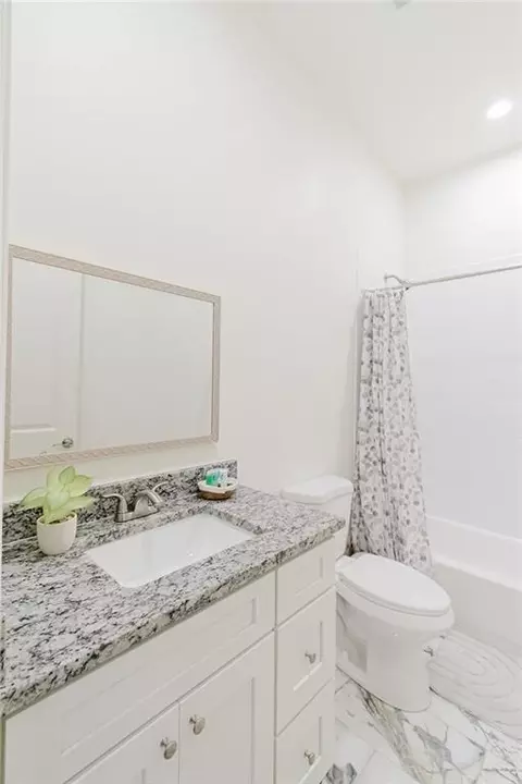 Bath - 8532 Regiment Dr, Chalmette, LA 70043 photo 4 of 4