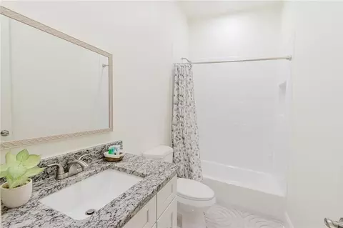 Bath - 8532 Regiment Dr, Chalmette, LA 70043 photo 3 of 4