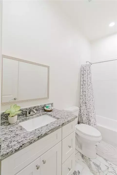 Bath - 8532 Regiment Dr, Chalmette, LA 70043 photo 4 of 4