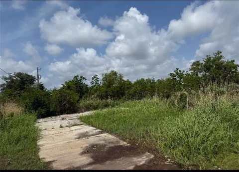 8134 Grand Caillou Rd, Dulac, LA 70353