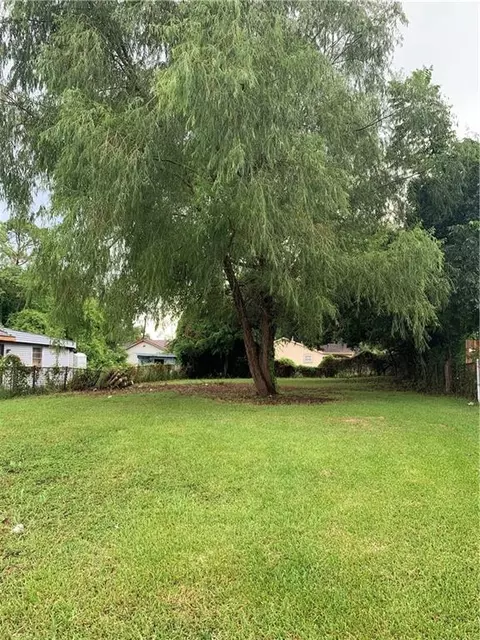 4737 Pauline Dr, New Orleans, LA 70126