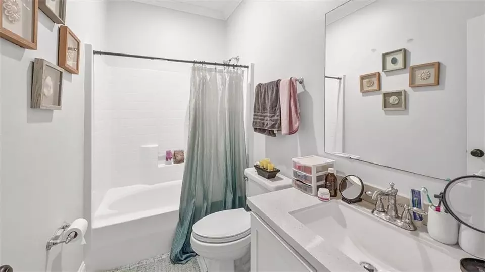 Bath - 2735 Village Ct, Marrero, LA 70072 photo 1 of 3