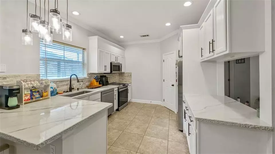 Kitchen - 2735 Village Ct, Marrero, LA 70072 photo 2 of 2