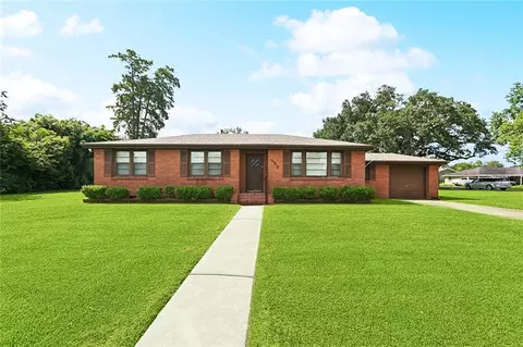 235 Oak St, Hahnville, LA 70057